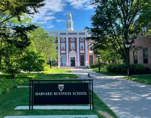 哈佛大学